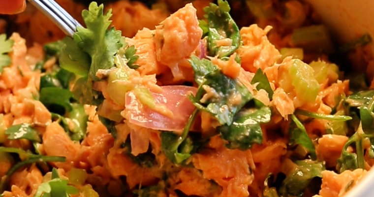 Salade de saumon citronnée aux herbes fraîches