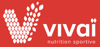 Courge spaghetti façon ratatouille servie dans sa coque, garnie de légumes colorés et de pois chiches